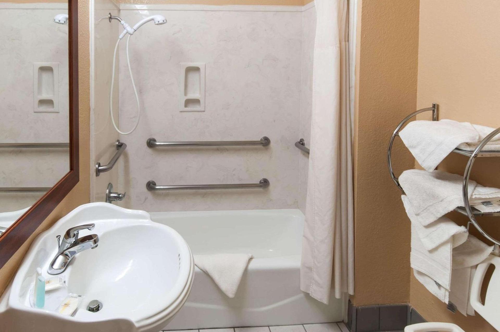Comfort Inn North Conroe photo 18