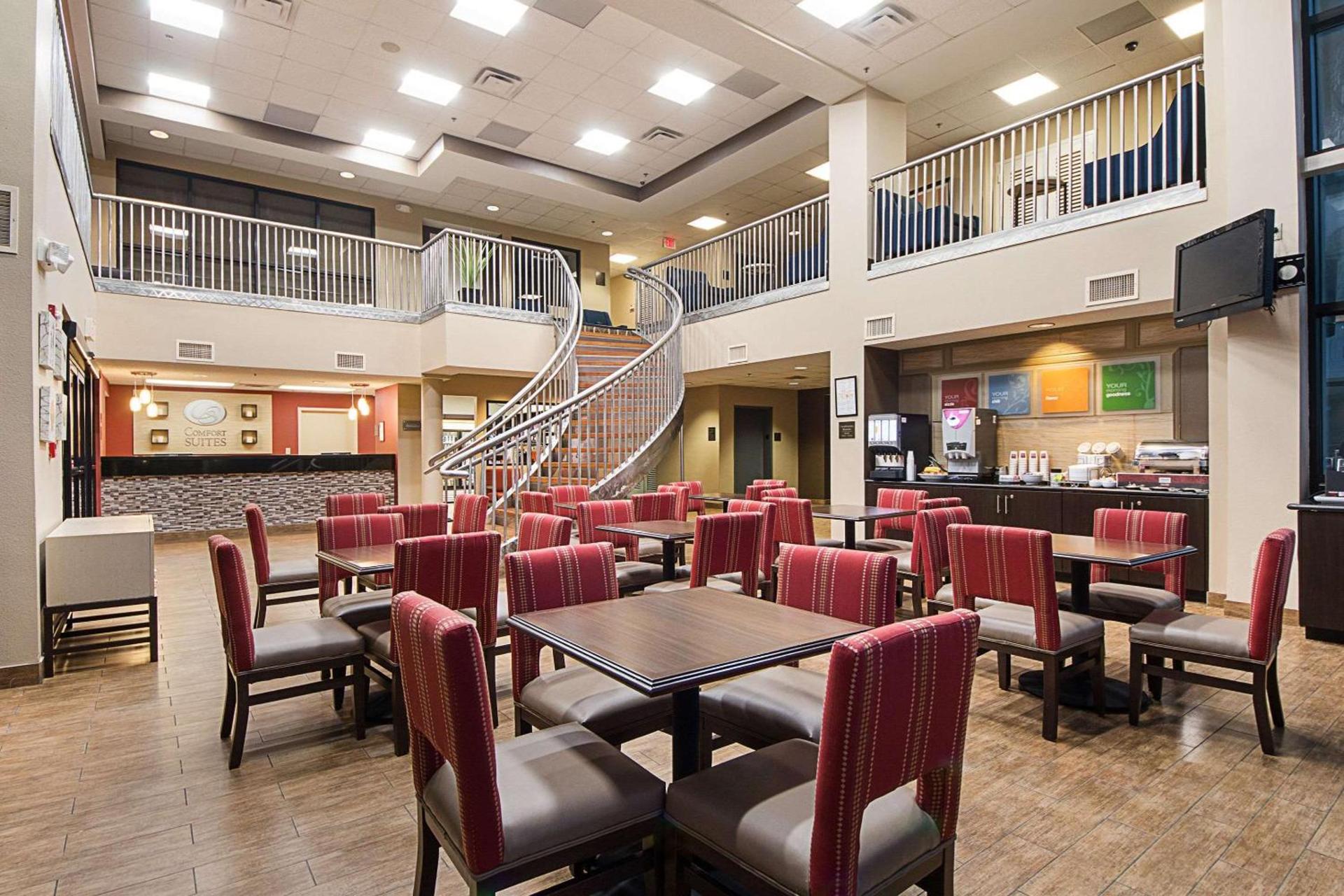 Comfort Suites Beachside photo 44