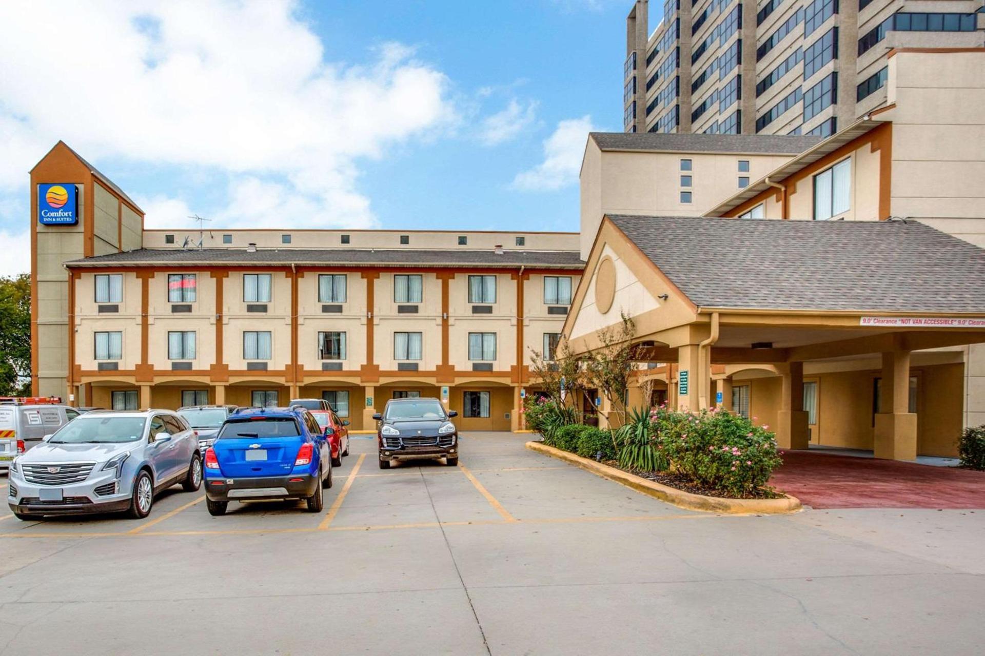 Comfort Inn & Suites Love Field-Dallas Market Center photo 2