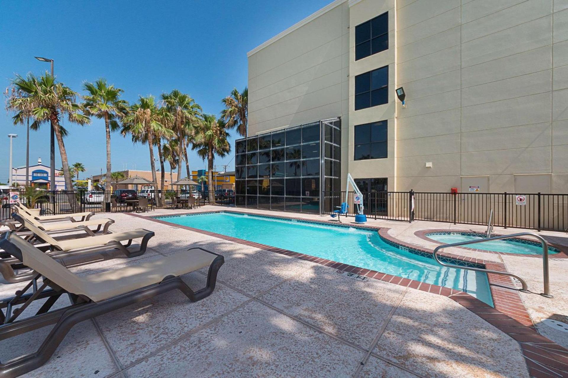 Comfort Suites Beachside photo 36