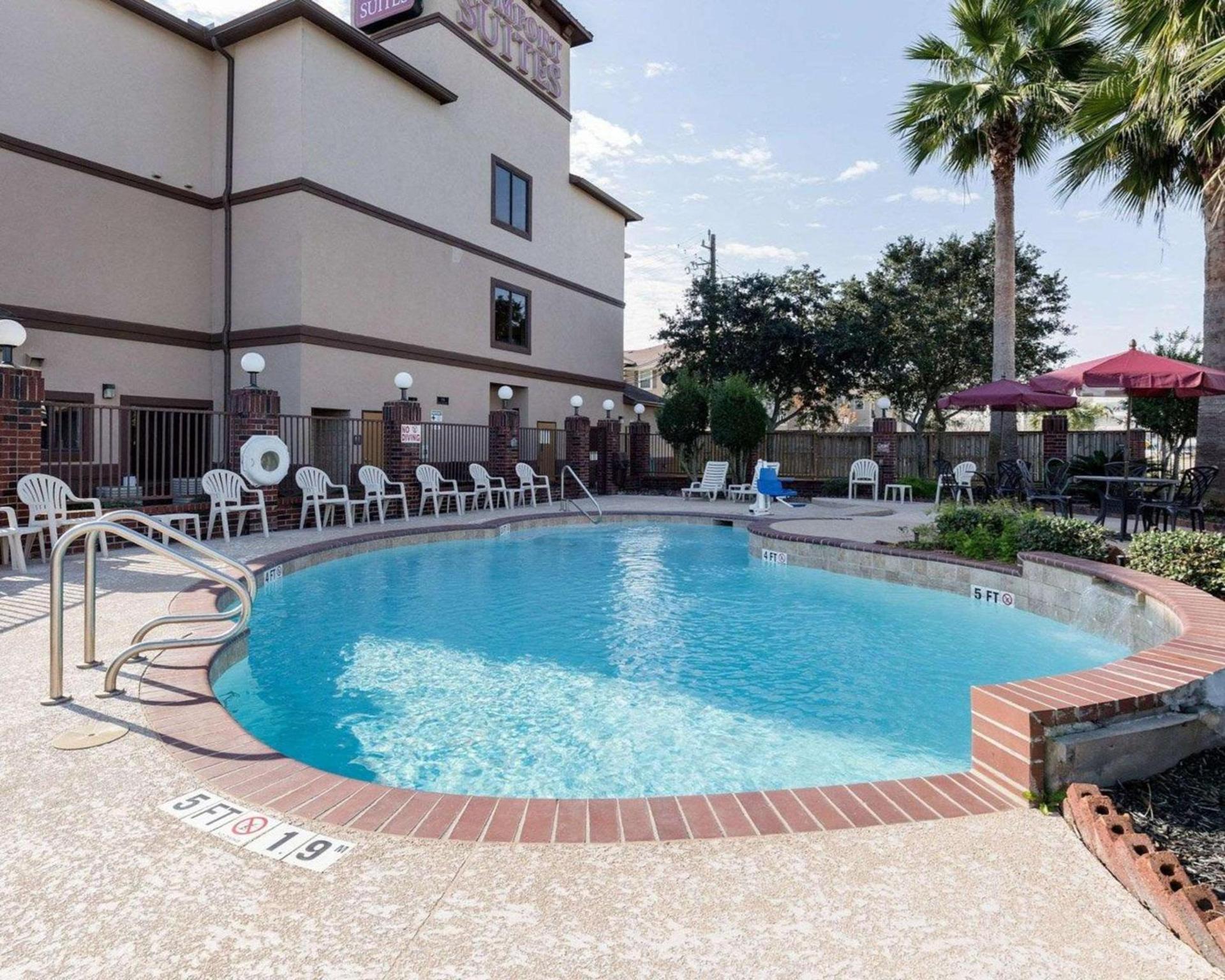 Comfort Suites Lake Jackson Clute photo 19