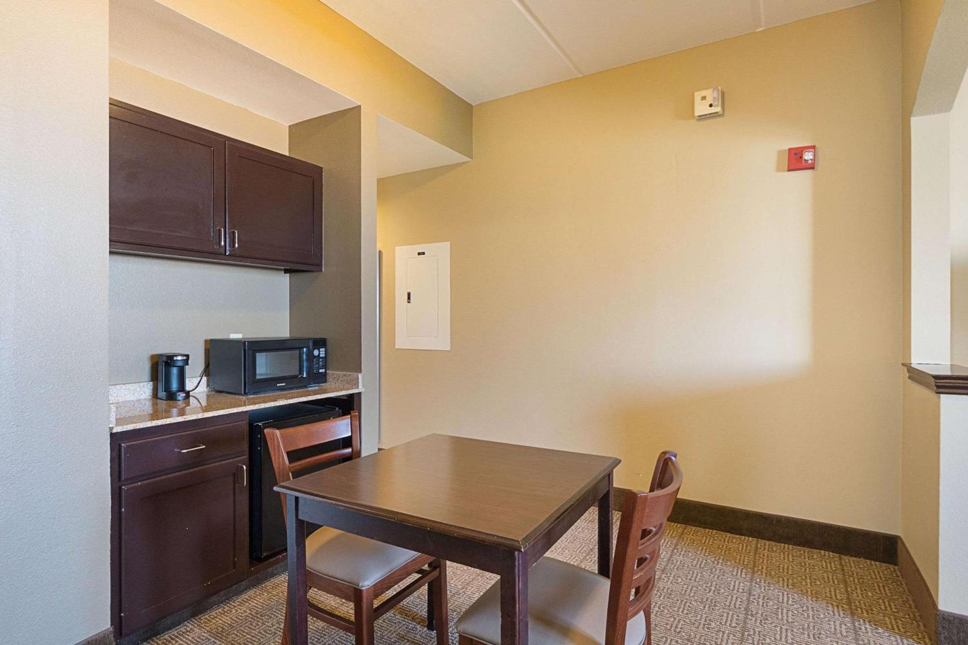 Comfort Suites Beachside photo 12