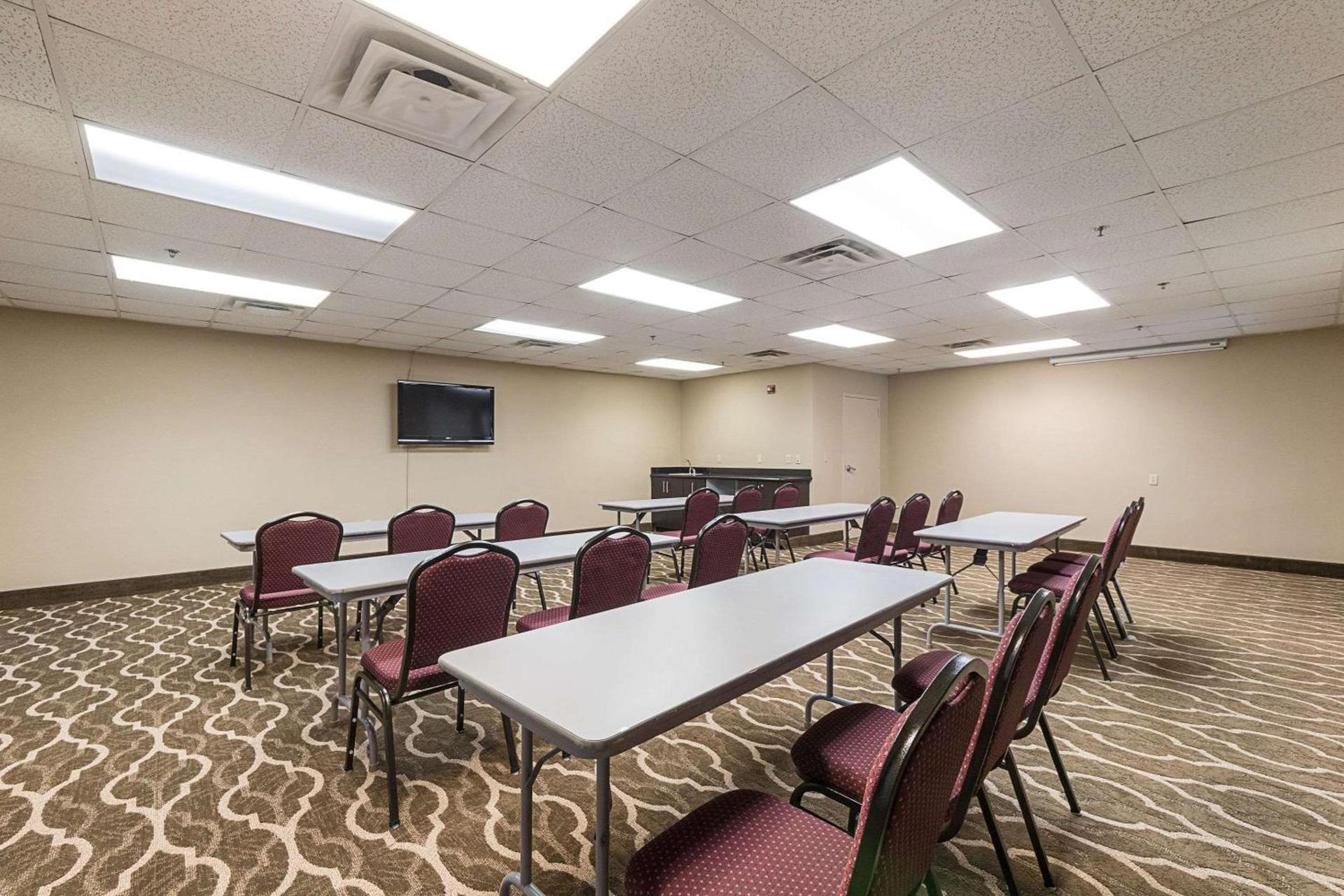 Comfort Suites Beachside photo 42
