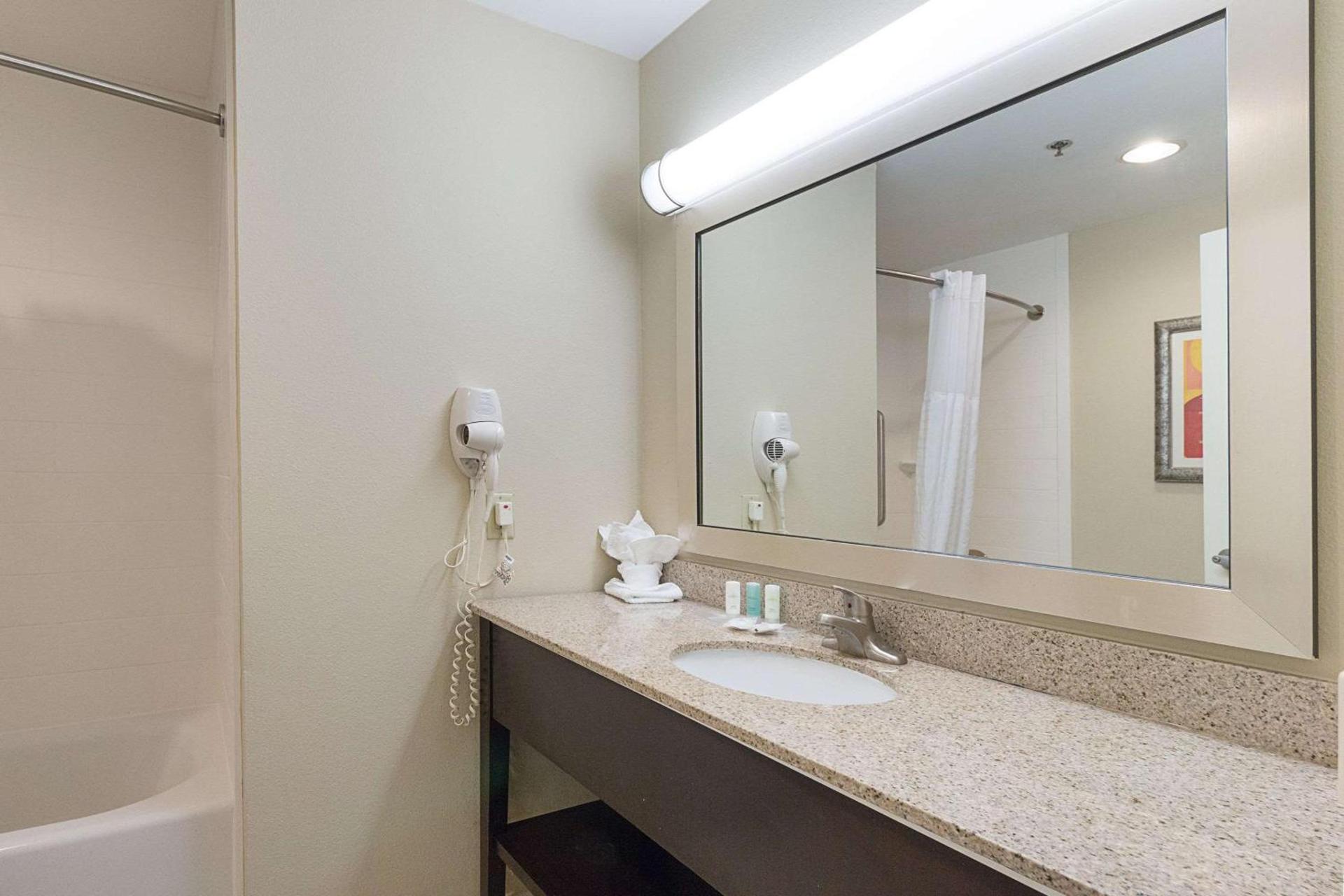 Comfort Suites Beachside photo 33