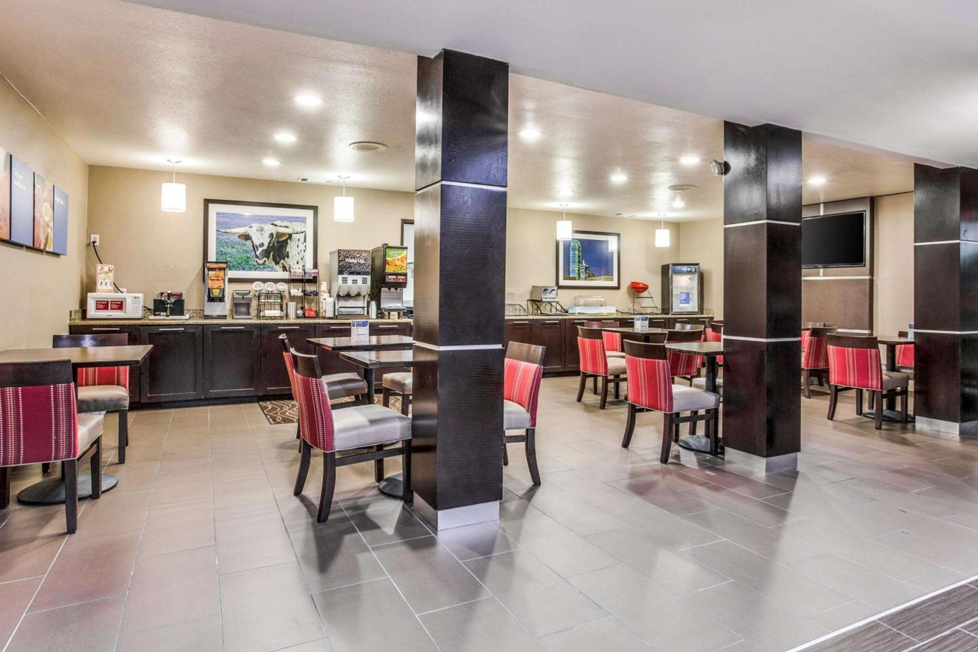 Comfort Inn & Suites Love Field-Dallas Market Center photo 22