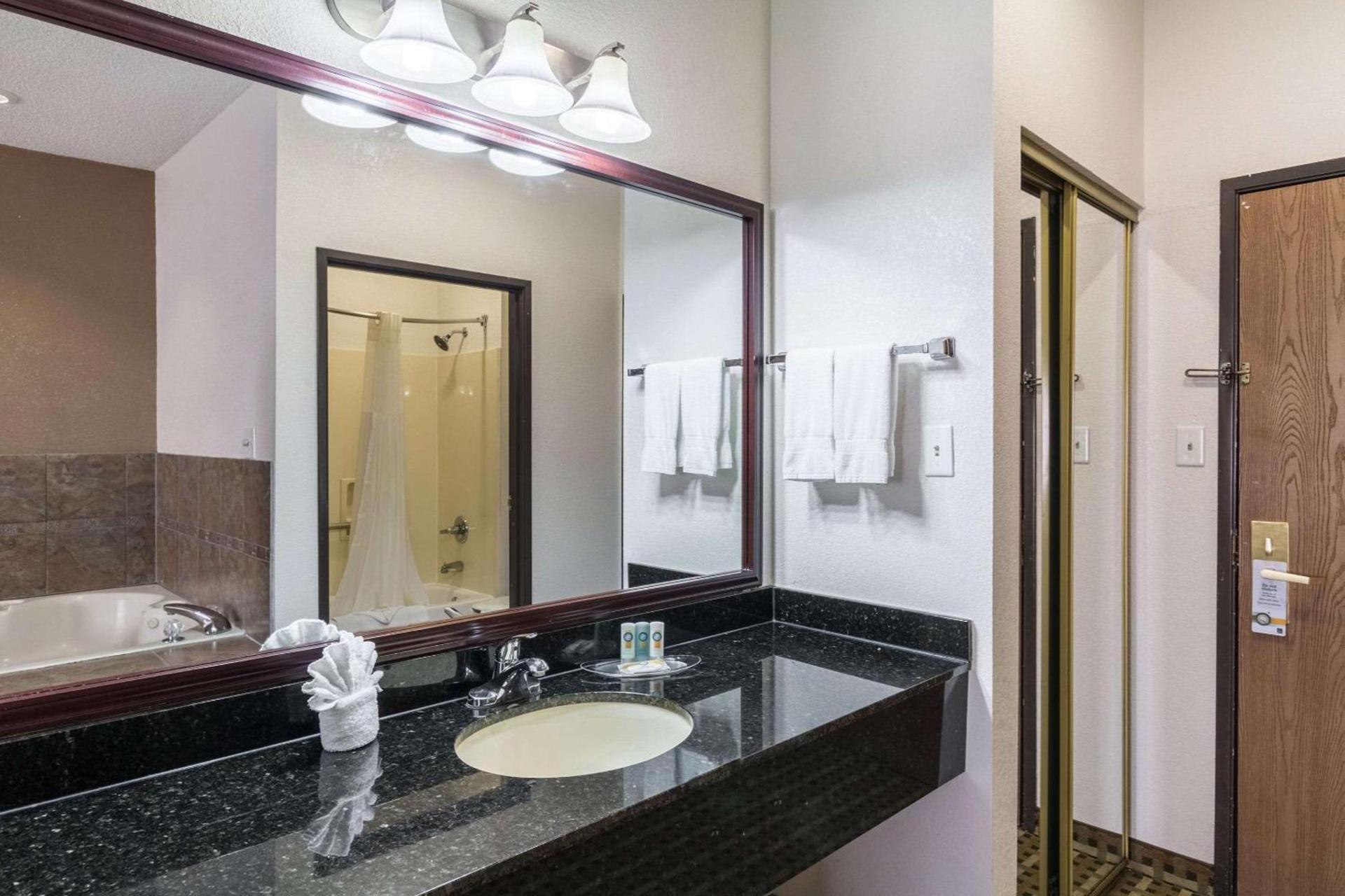 Quality Suites Burleson - Ft Worth photo 19