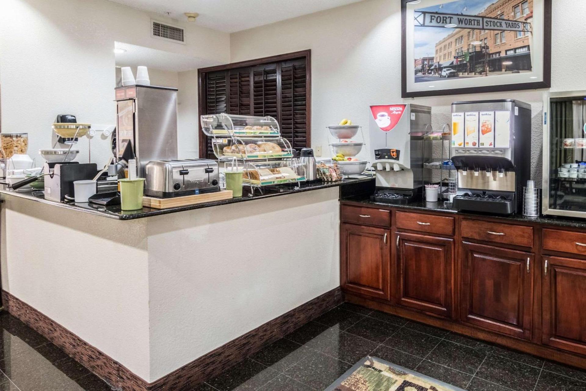 Quality Suites Burleson - Ft Worth photo 30