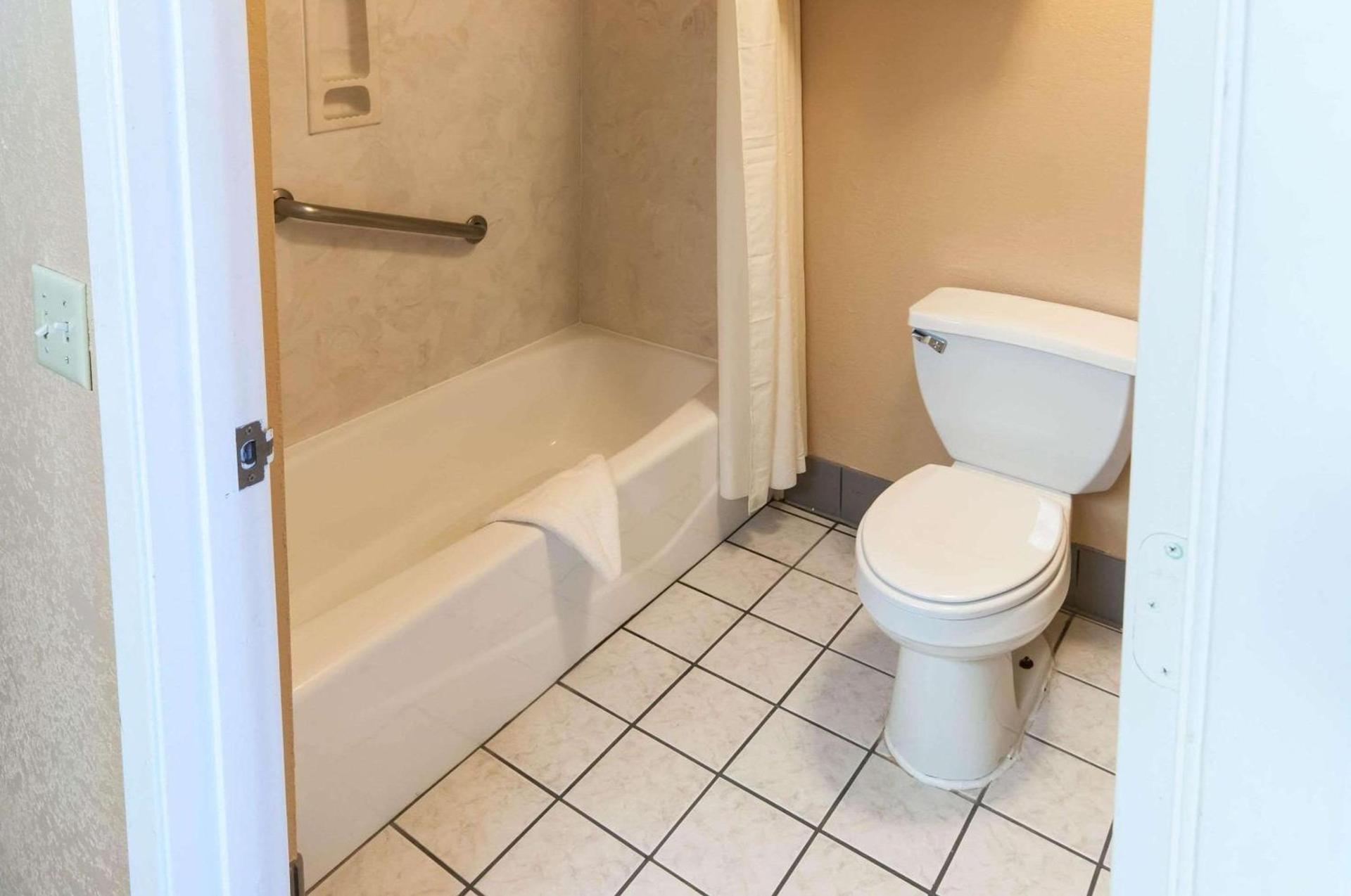 Comfort Inn North Conroe photo 19