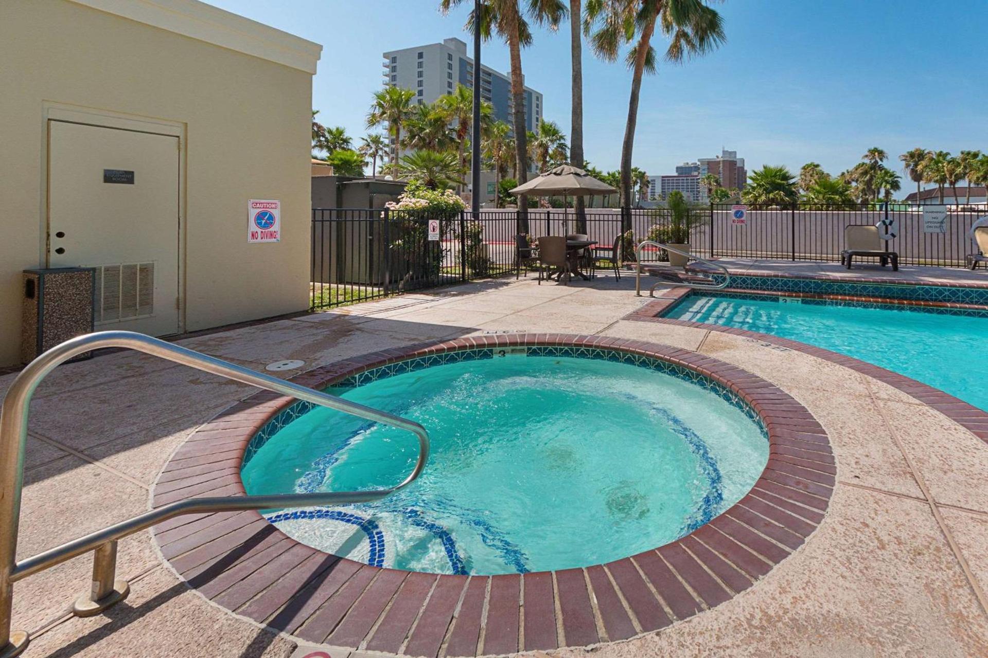 Comfort Suites Beachside photo 38