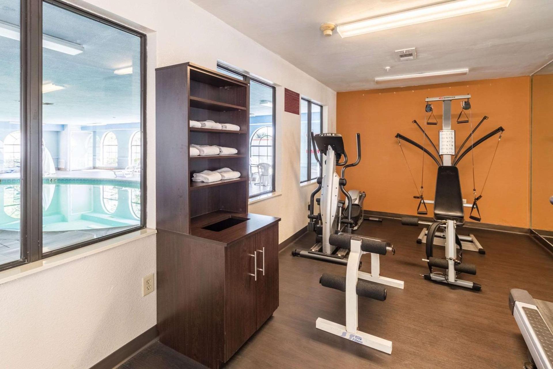 Quality Suites Burleson - Ft Worth photo 24