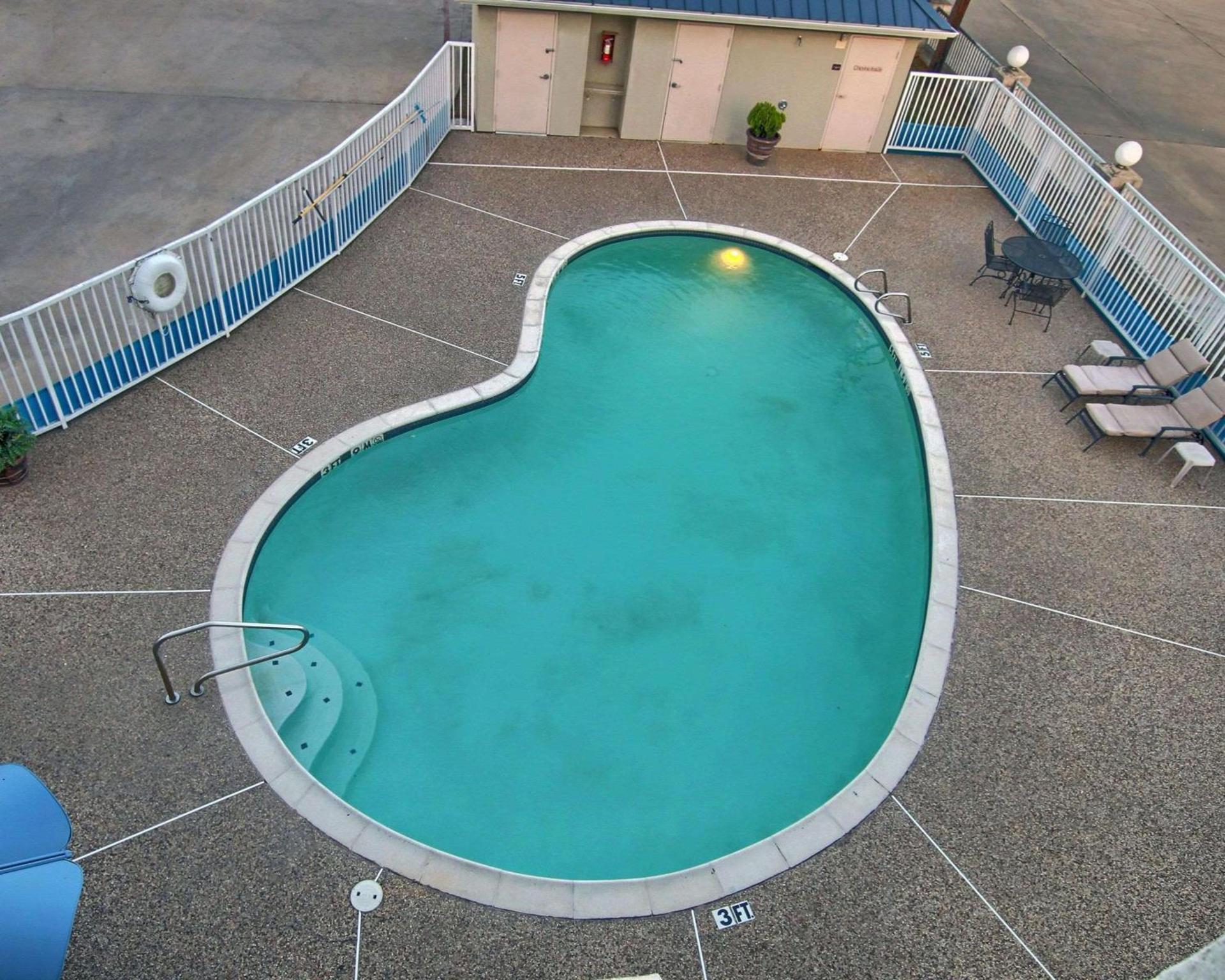 FairBridge Inn & Suites Cleburne photo 4