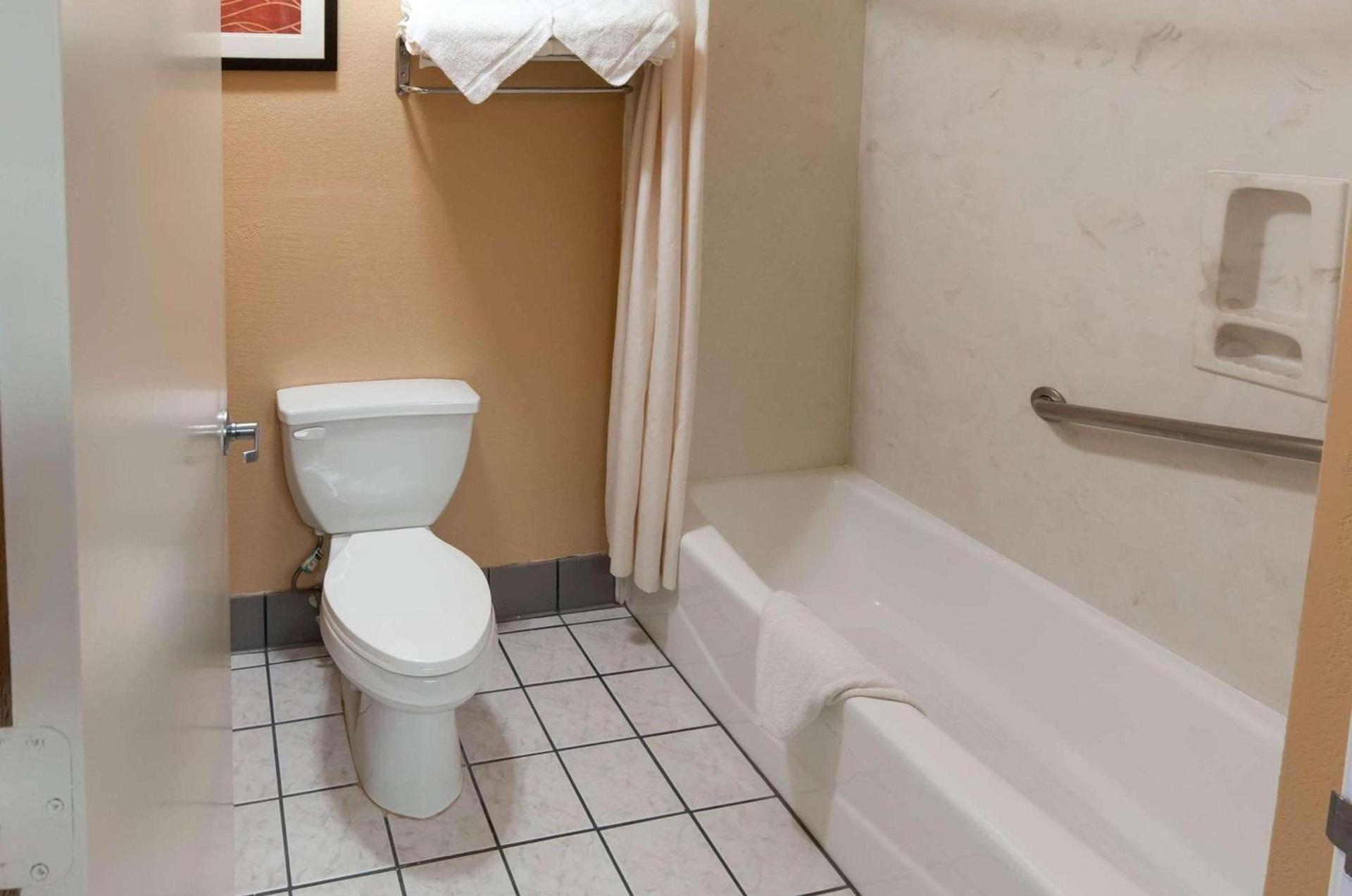Comfort Inn North Conroe photo 20