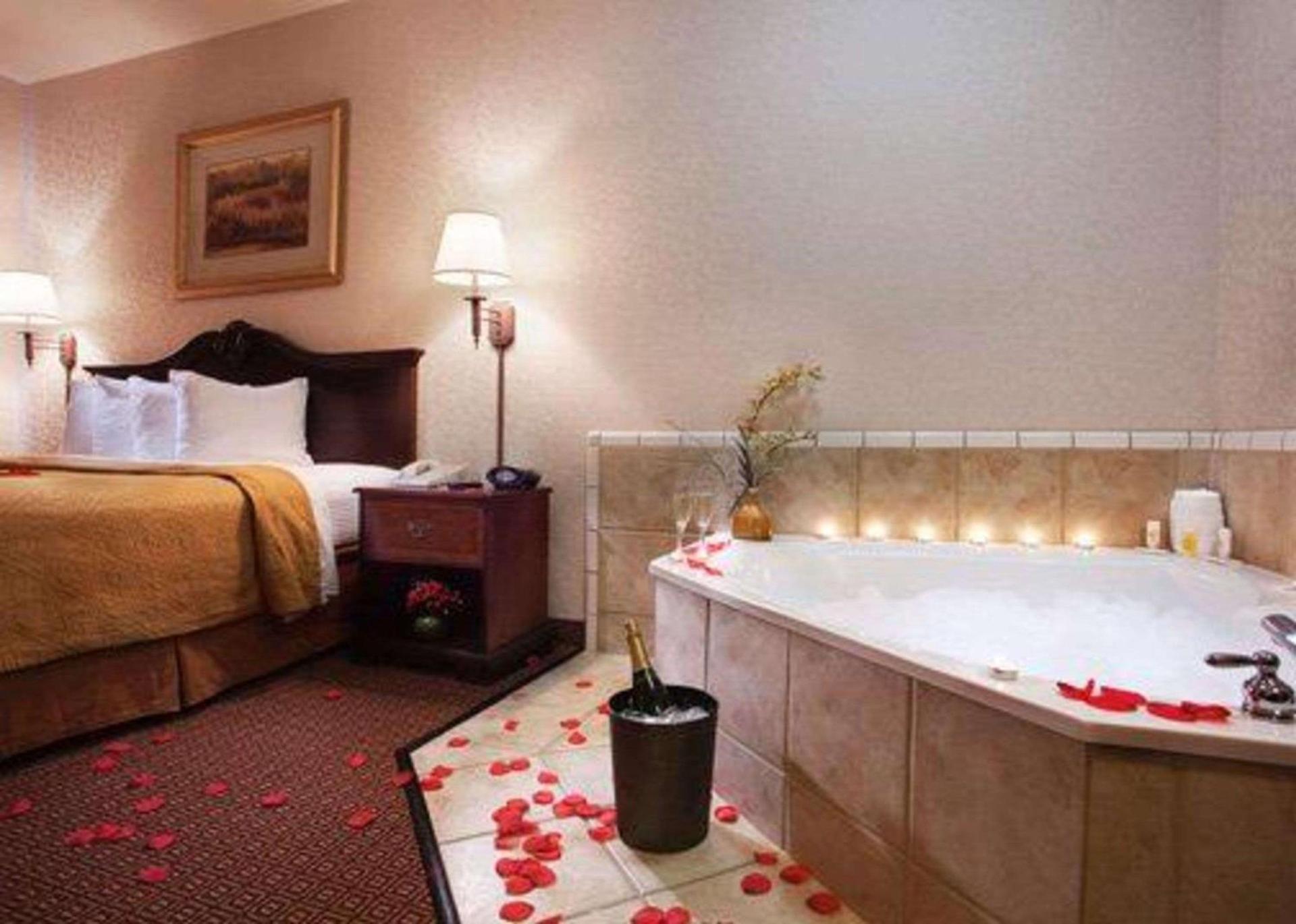 Quality Inn & Suites Near University photo 18