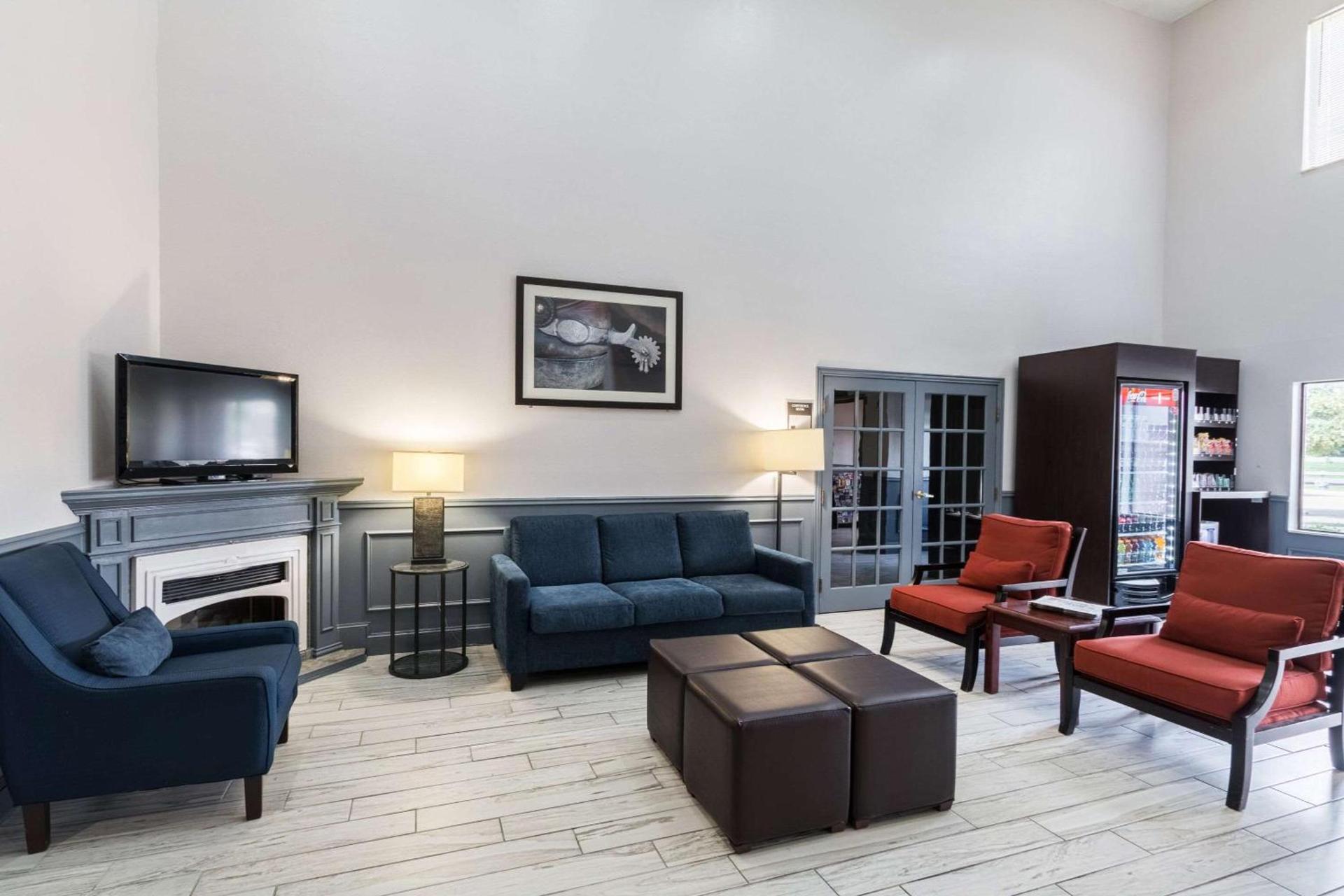 Quality Suites Burleson - Ft Worth photo 4
