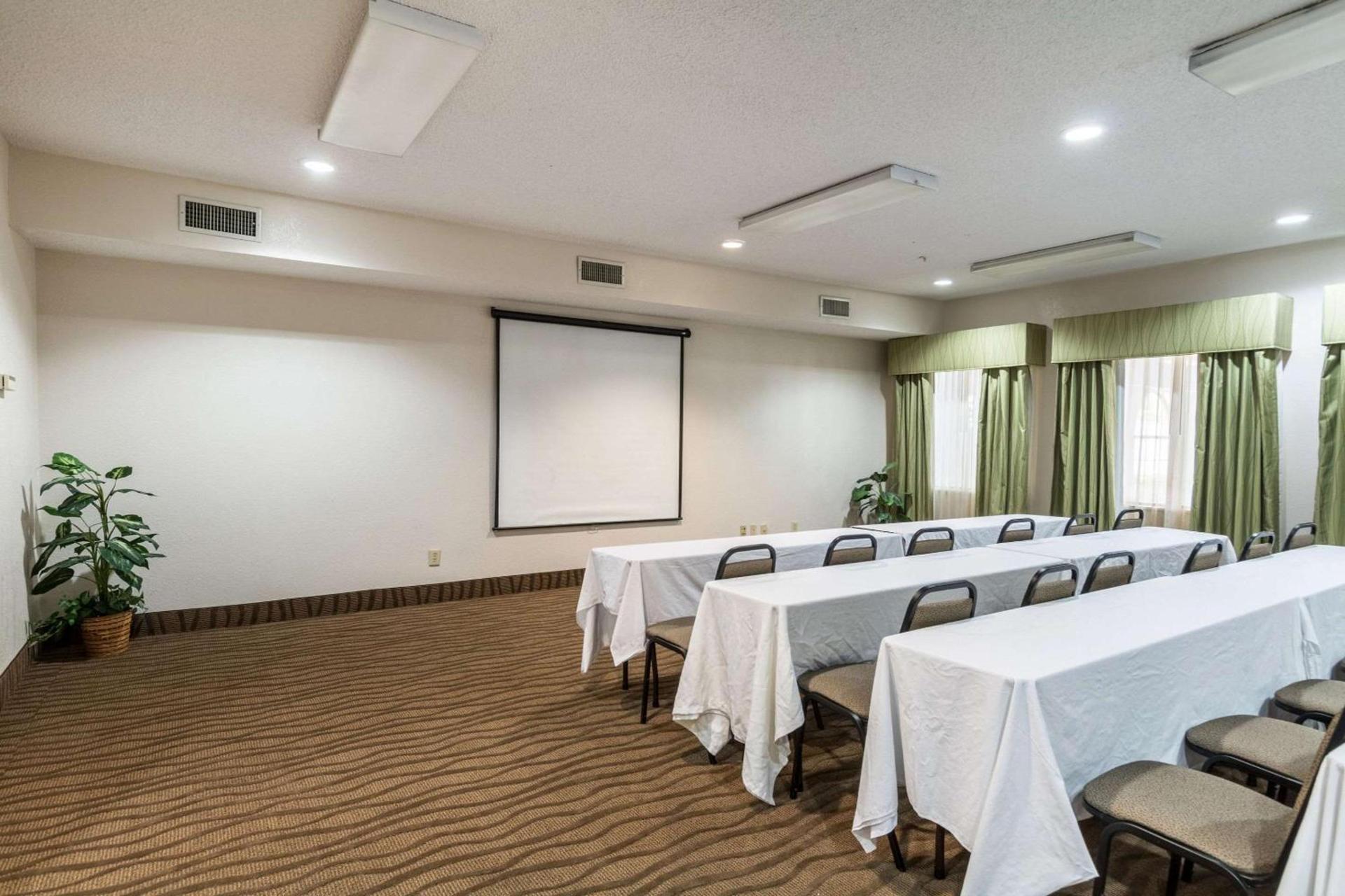 Quality Suites Burleson - Ft Worth photo 28
