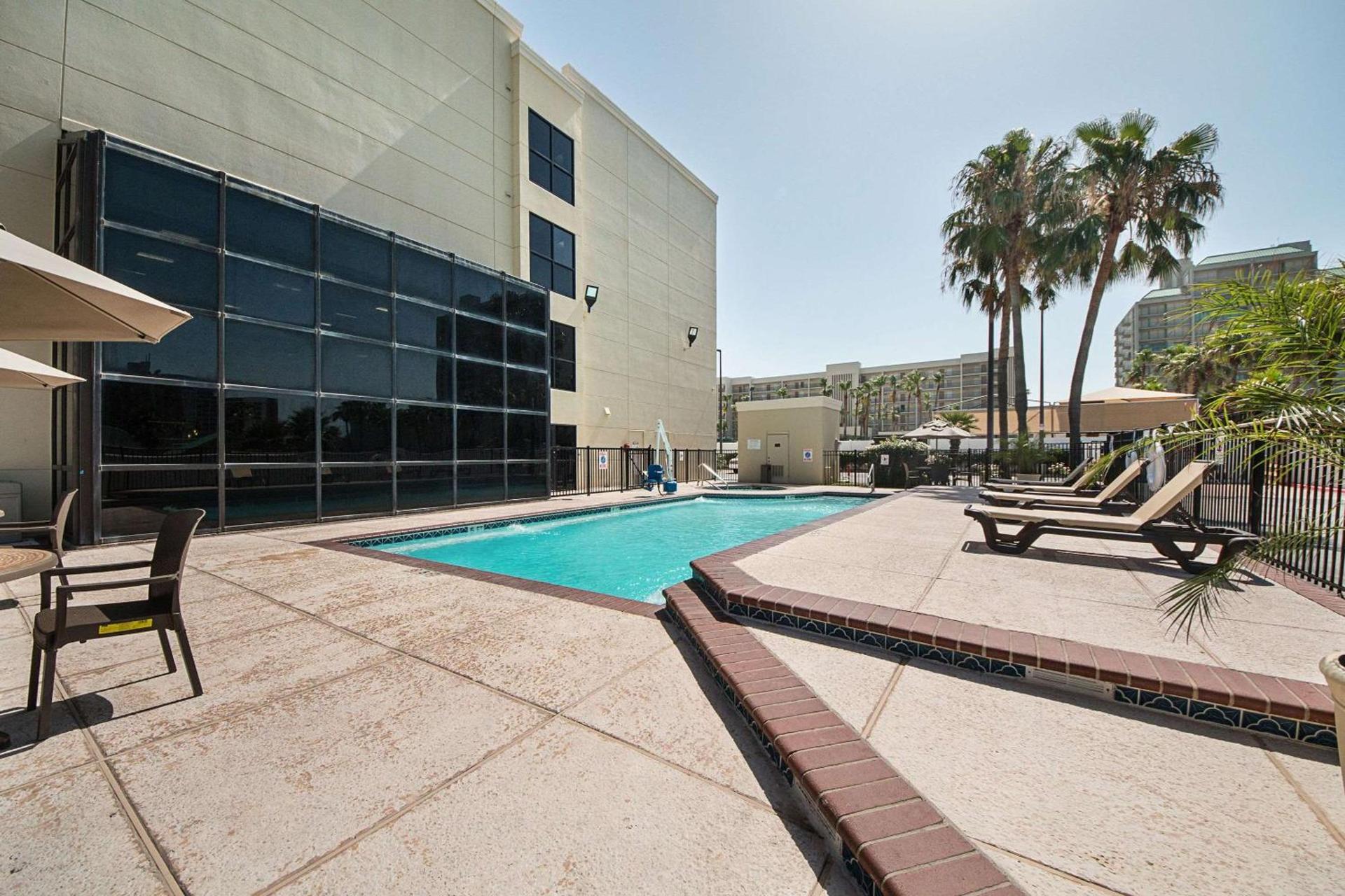 Comfort Suites Beachside photo 37