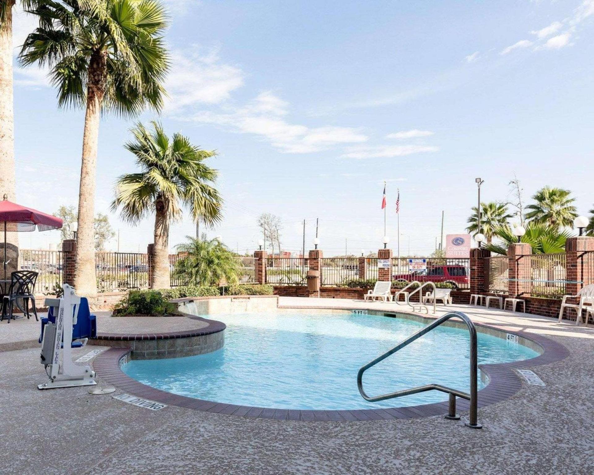 Comfort Suites Lake Jackson Clute photo 18