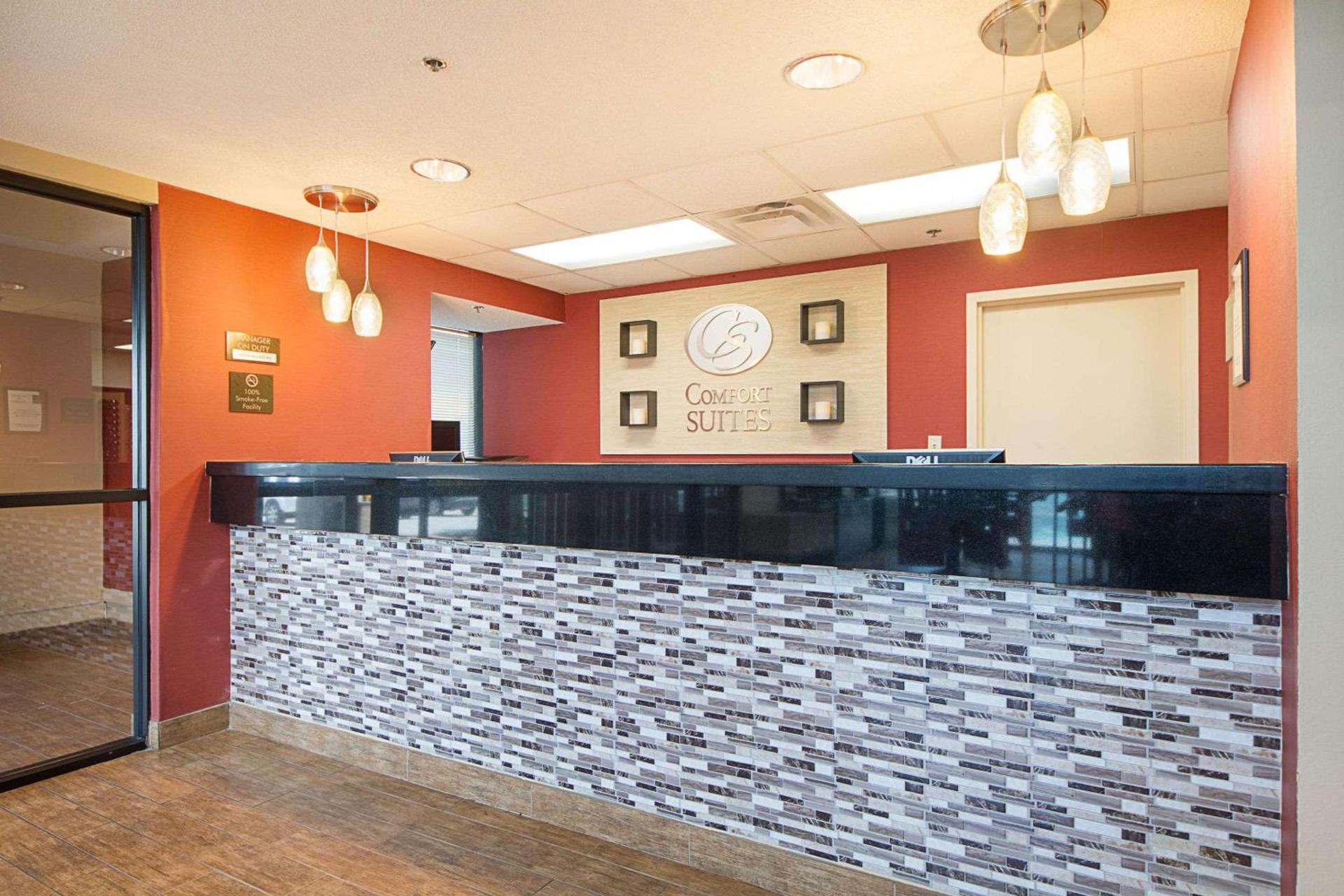 Comfort Suites Beachside photo 7