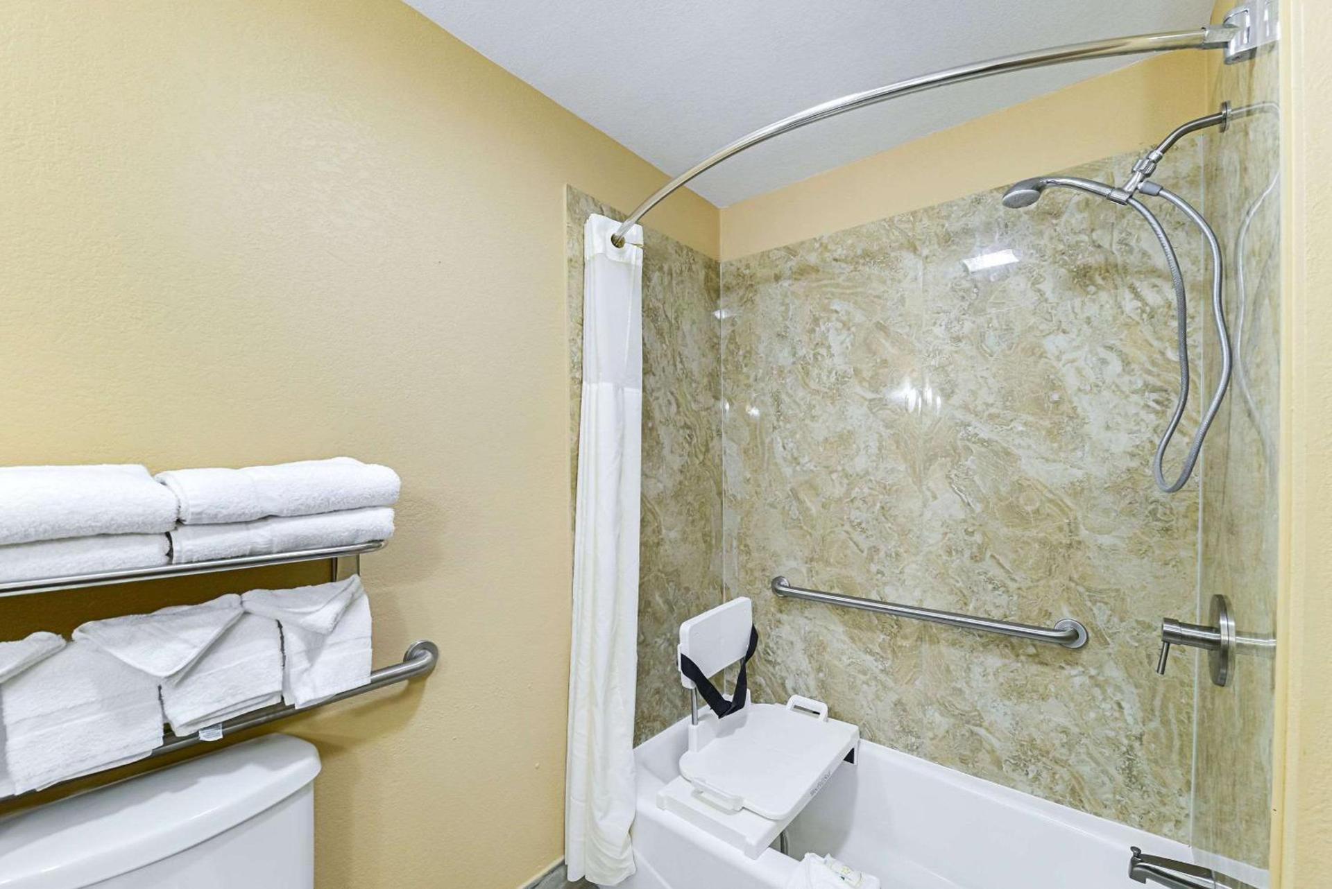 Quality Inn & Suites Lubbock South photo 18