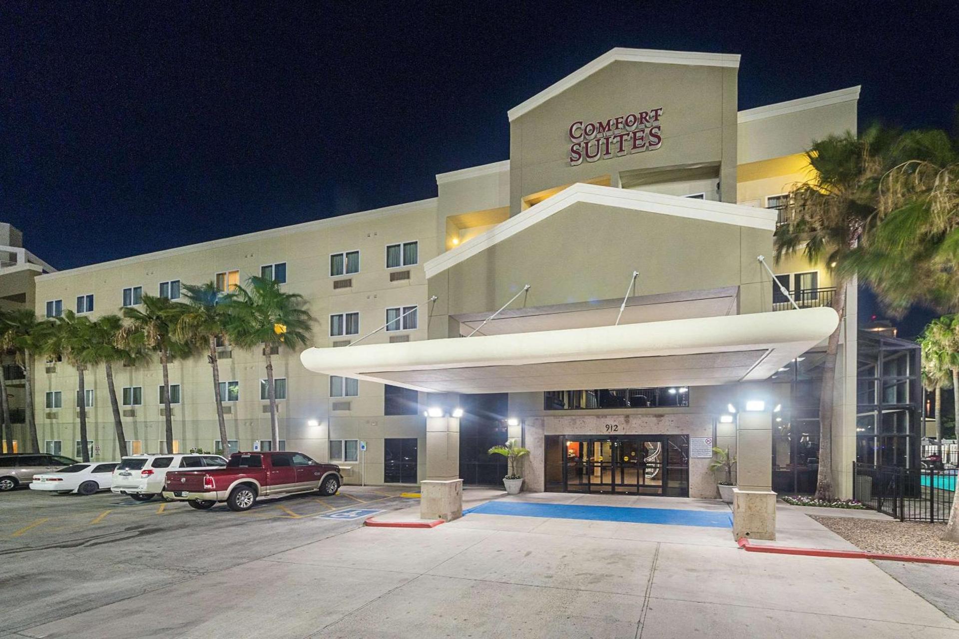 Comfort Suites Beachside photo 5
