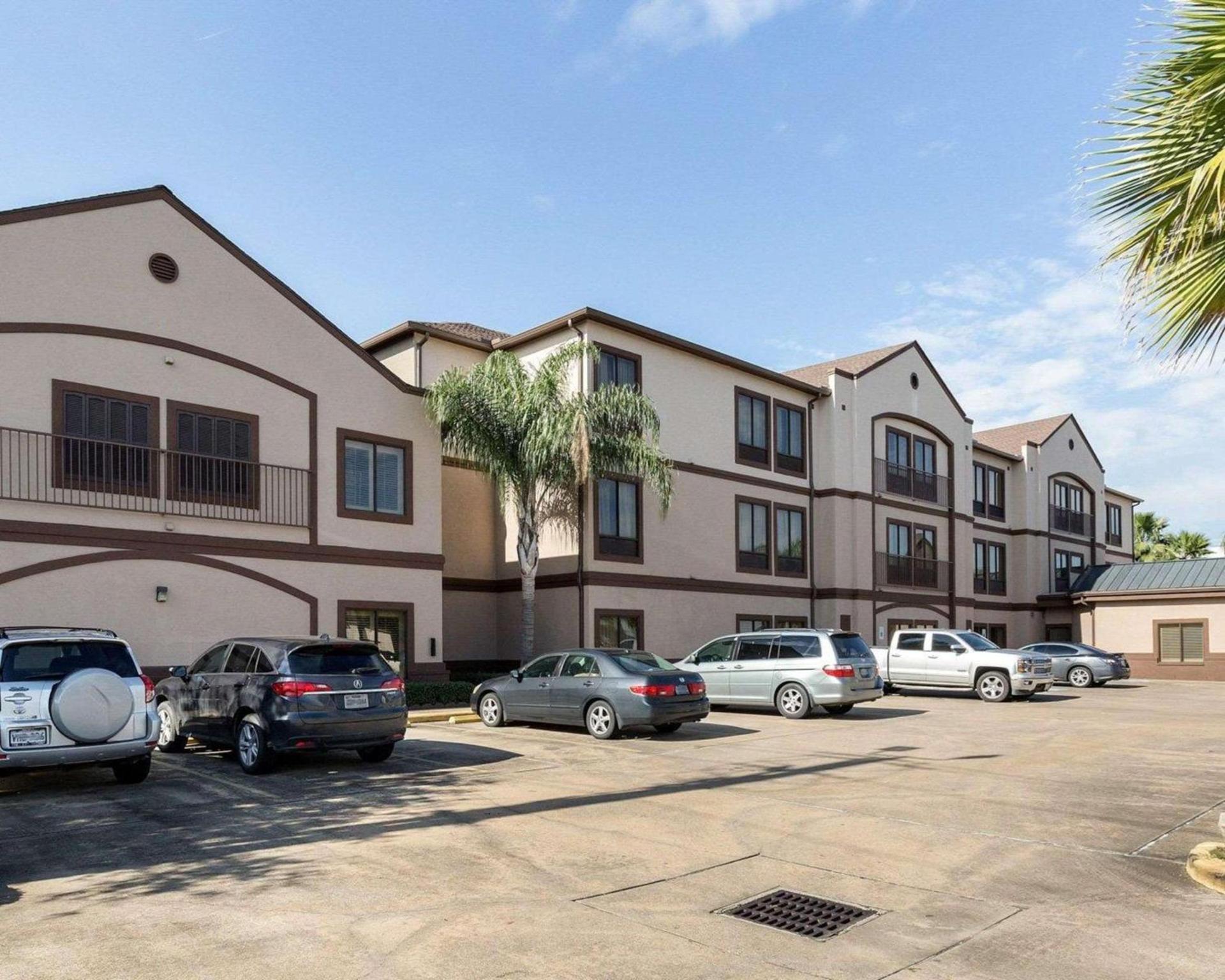 Comfort Suites Lake Jackson Clute photo 2