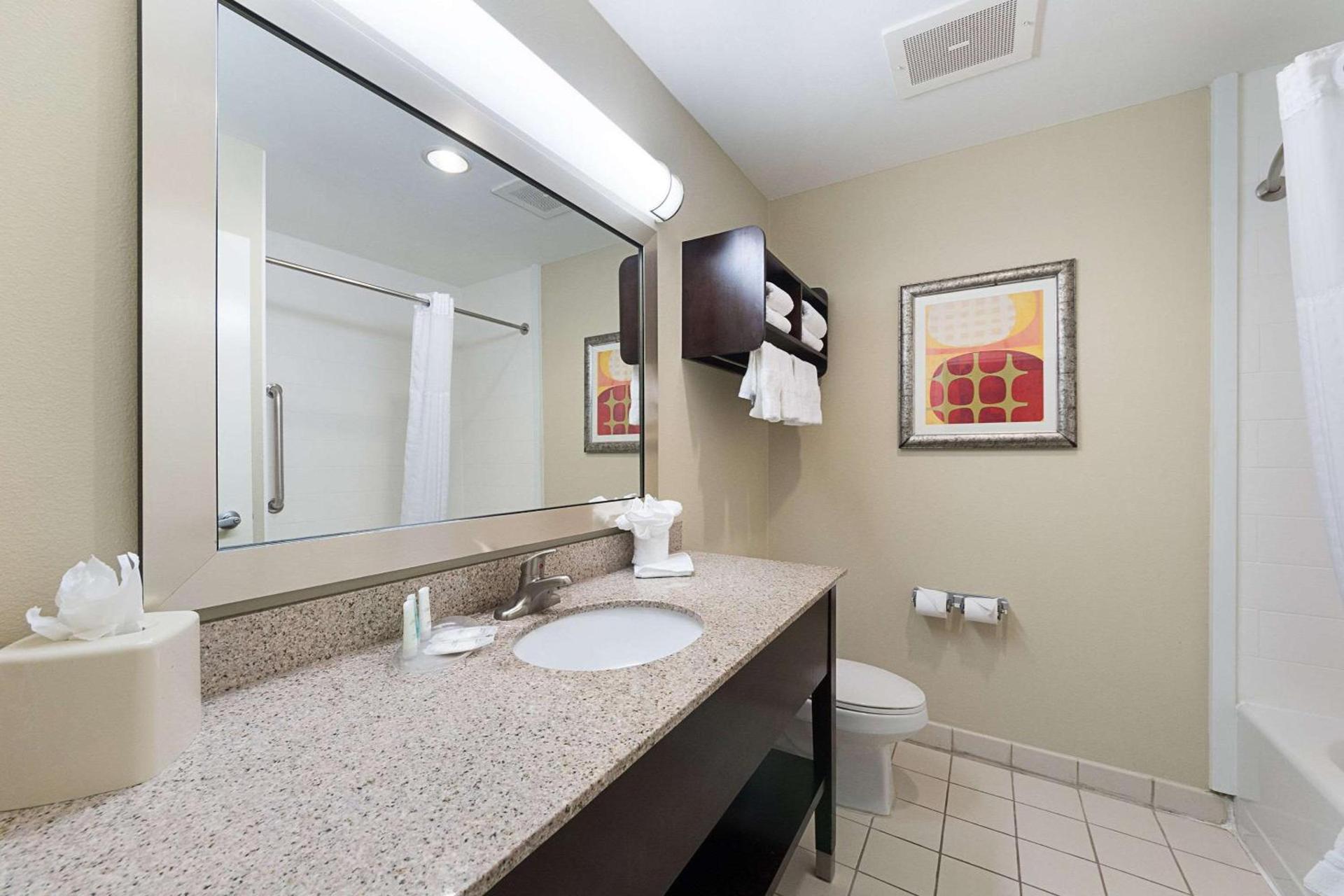 Comfort Suites Beachside photo 29