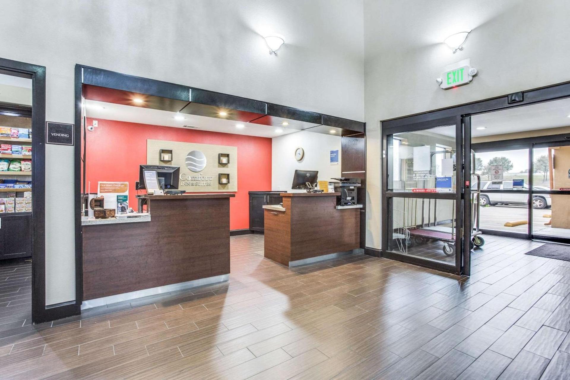 Comfort Inn & Suites Love Field-Dallas Market Center photo 5