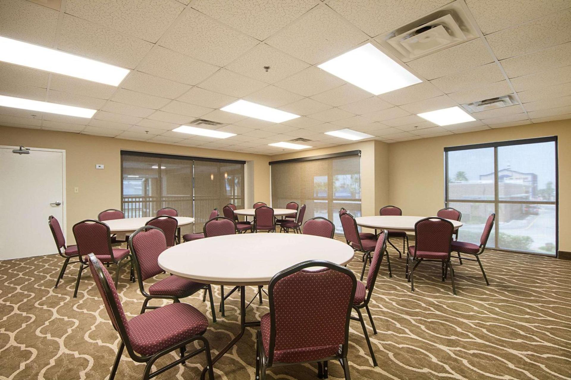 Comfort Suites Beachside photo 43