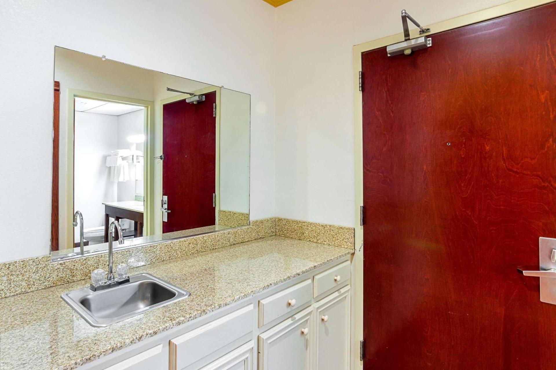 Quality Suites Lubbock Southwest photo 9