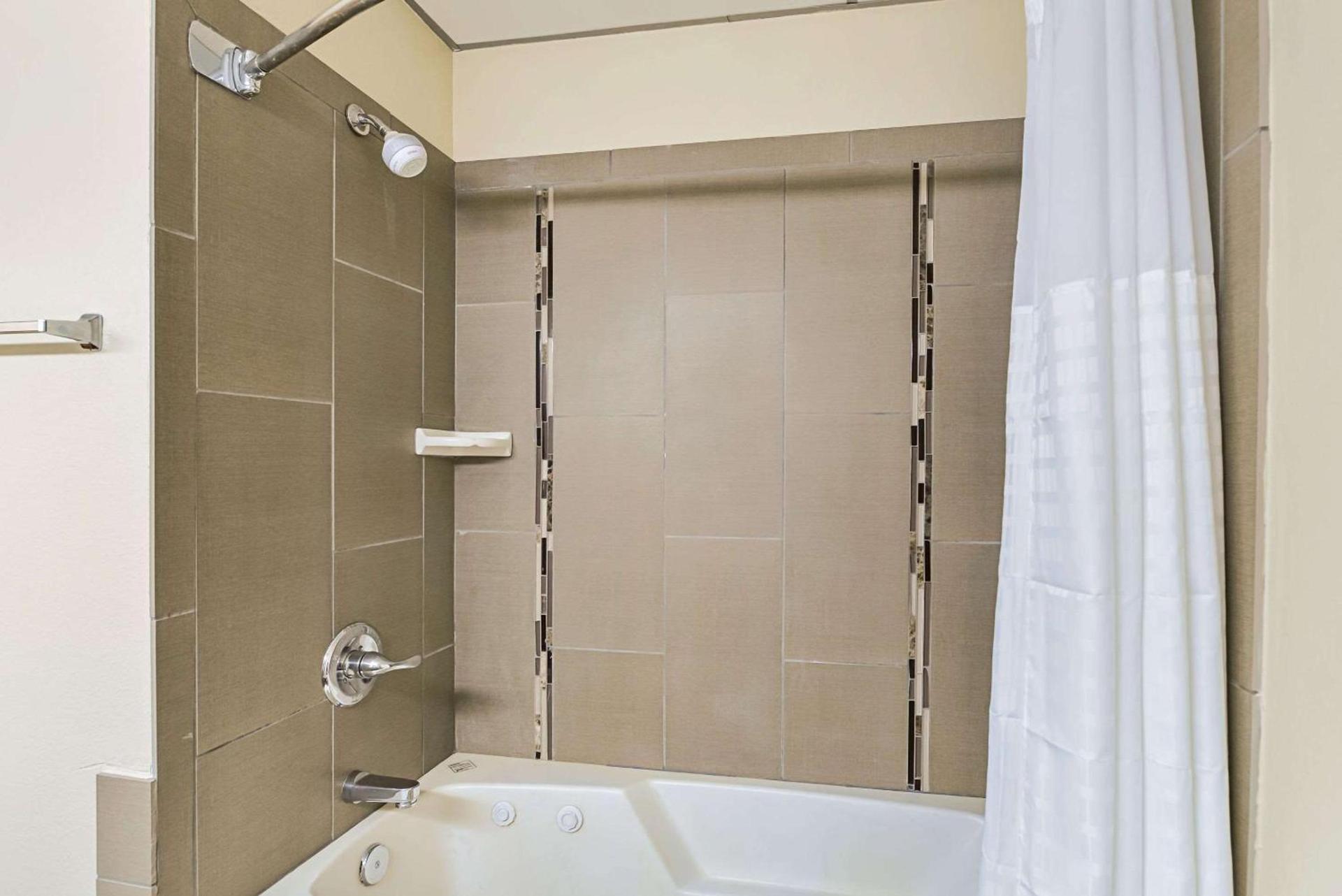 Quality Suites Lubbock Southwest photo 12