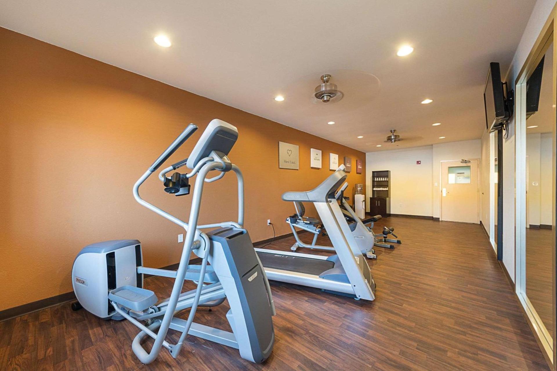 Comfort Suites Beachside photo 39