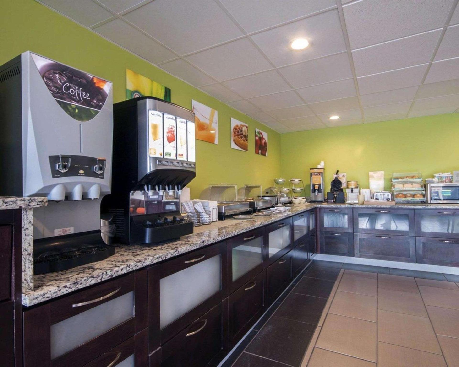 Quality Inn & Suites Airport photo 18
