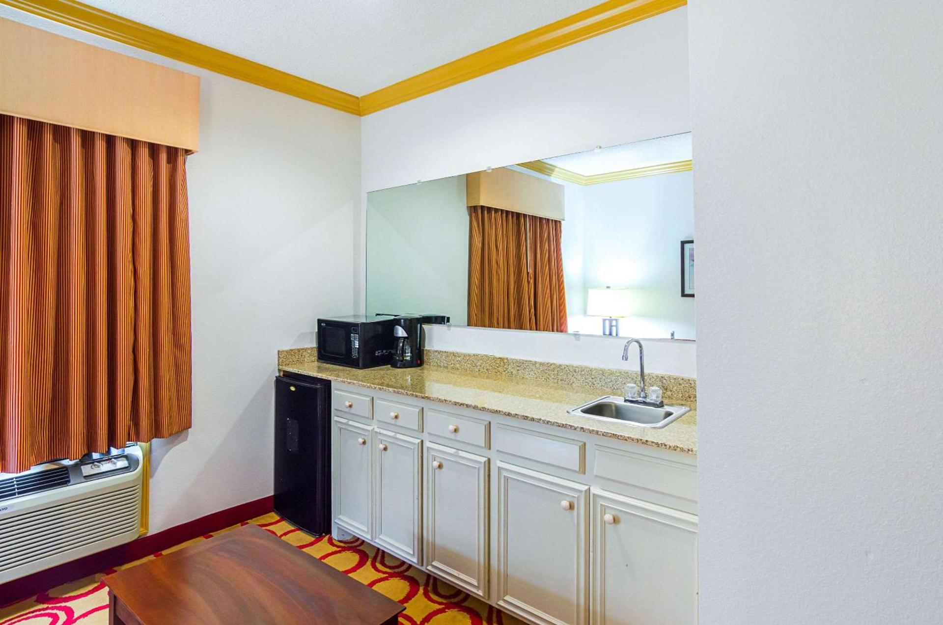 Quality Suites Lubbock Southwest photo 31