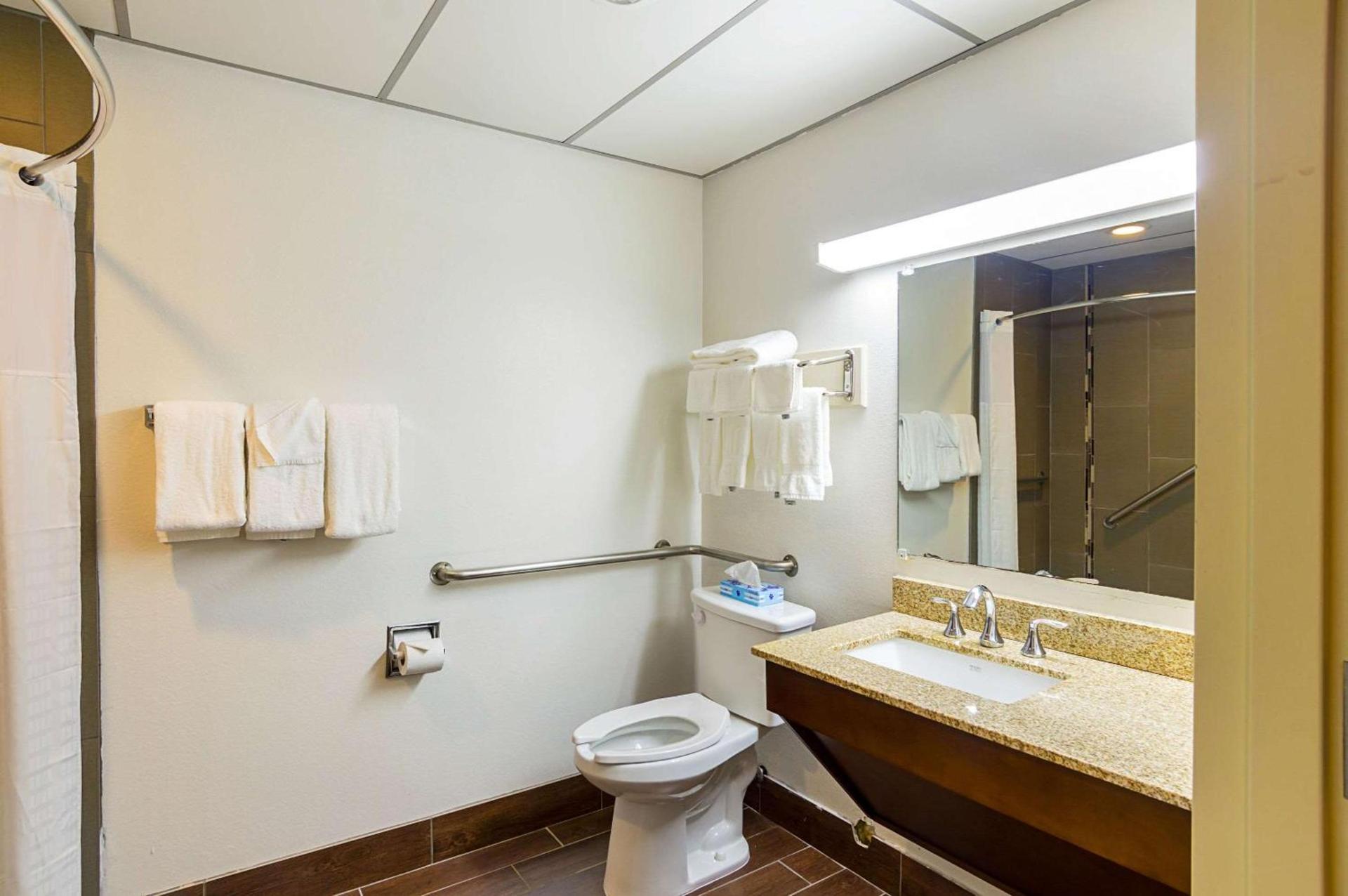 Quality Suites Lubbock Southwest photo 7