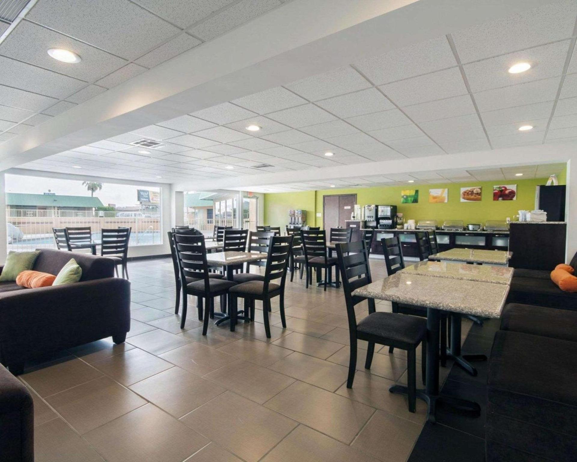 Quality Inn & Suites Airport photo 16