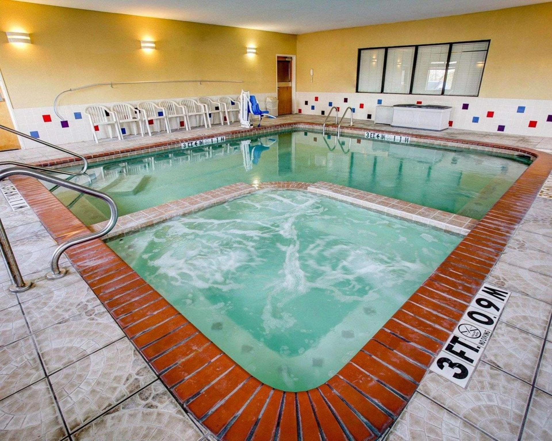 Comfort Suites Brenham photo 2