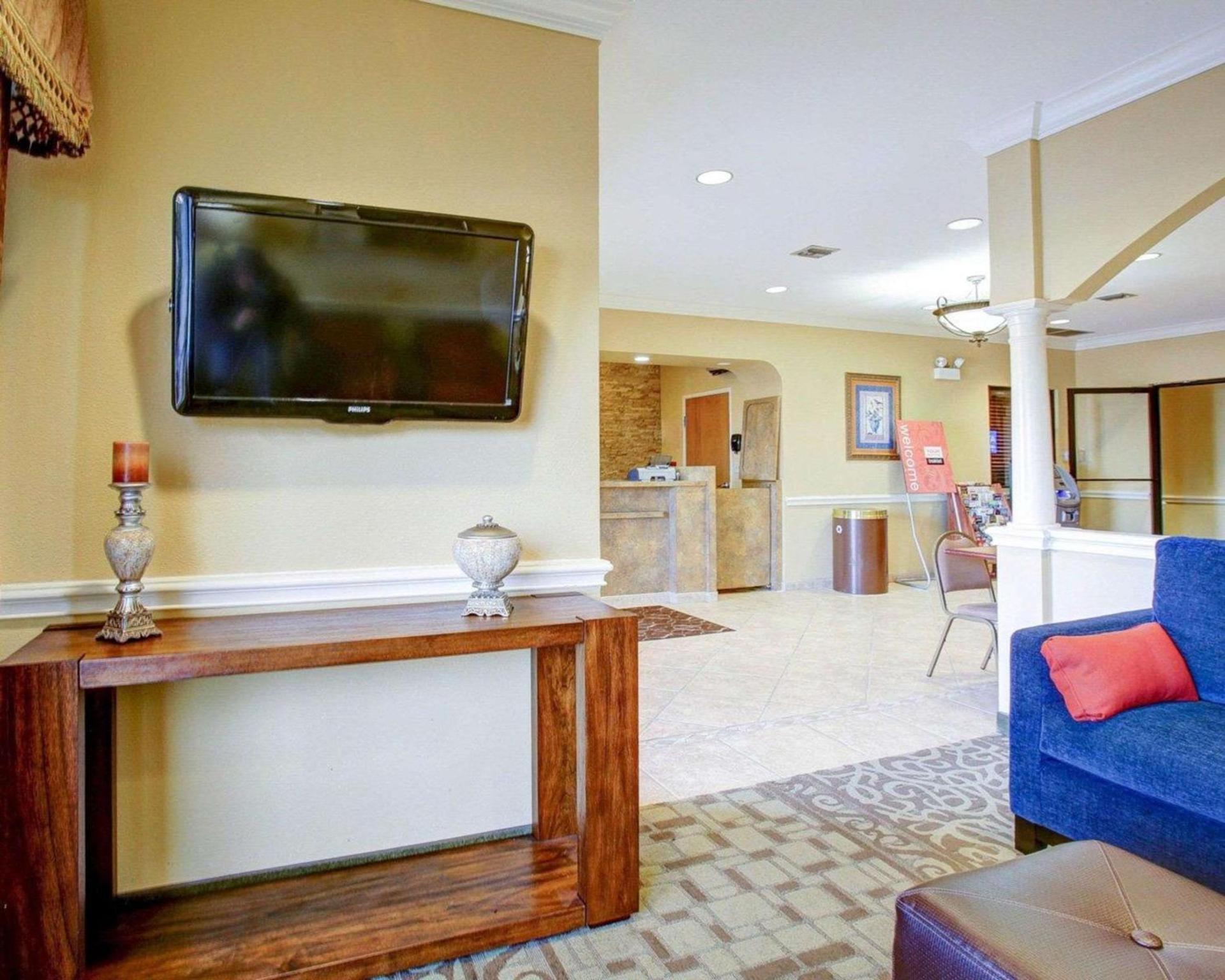 Comfort Suites Brenham photo 5