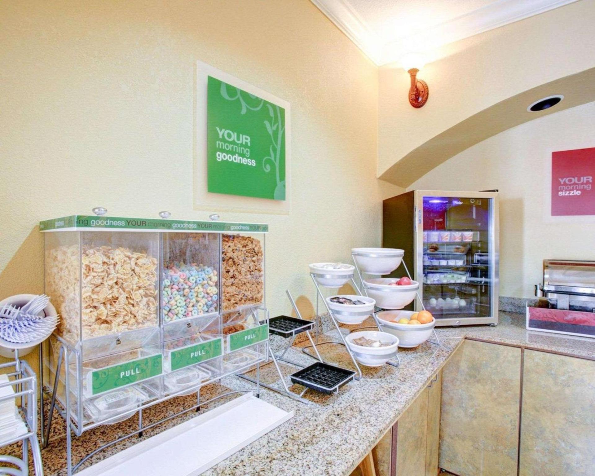 Comfort Suites Brenham photo 6