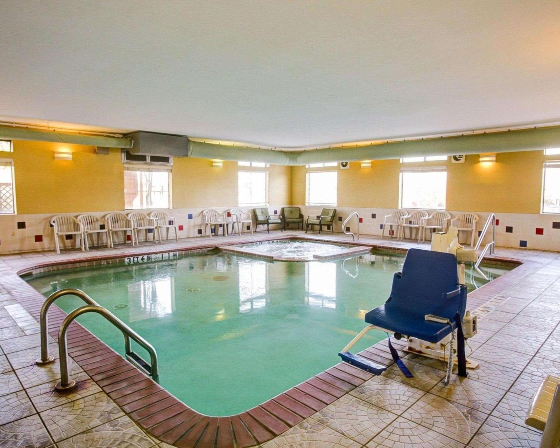 Comfort Suites Brenham photo 10