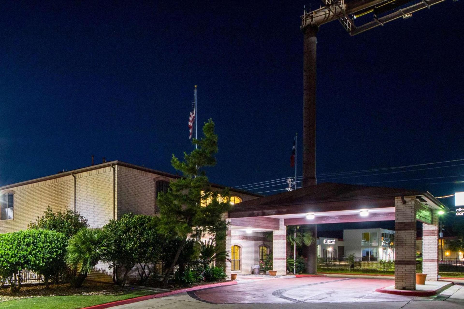 Quality Inn University near Downtown — hotel in San Marcos
