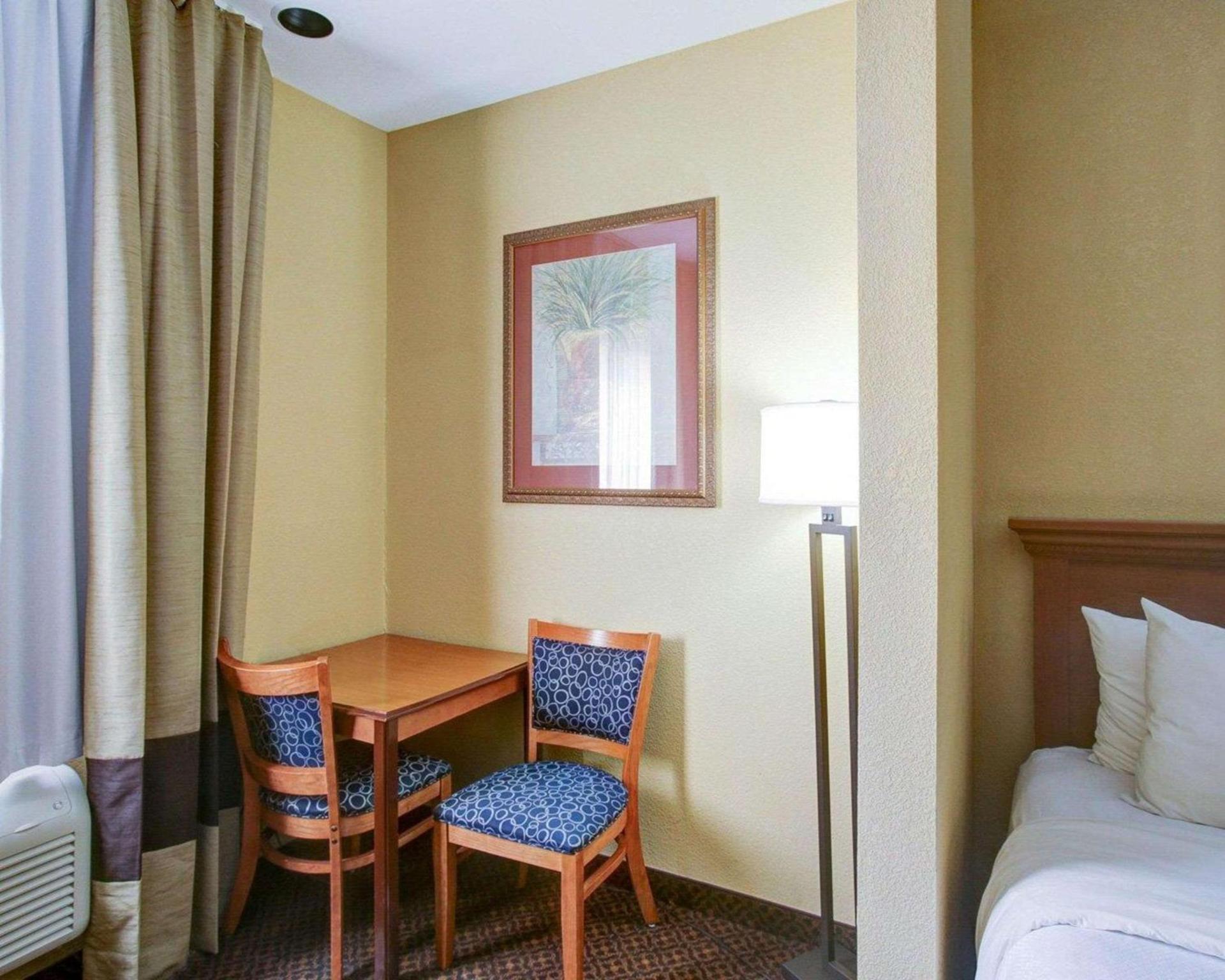Comfort Suites Brenham photo 13
