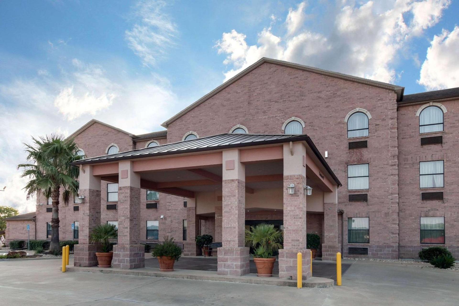 Quality Inn Buffalo photo 2