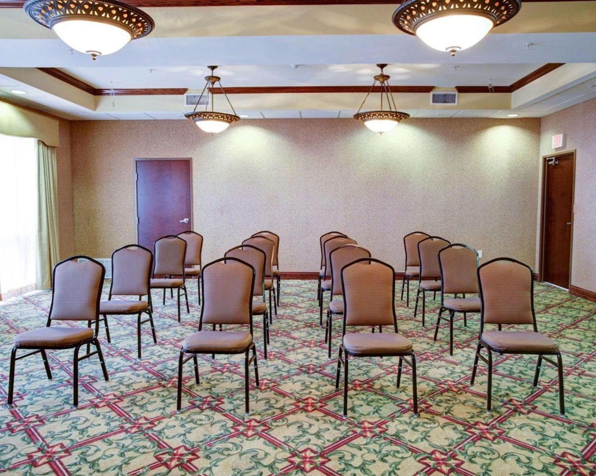 Comfort Suites University Drive photo 40