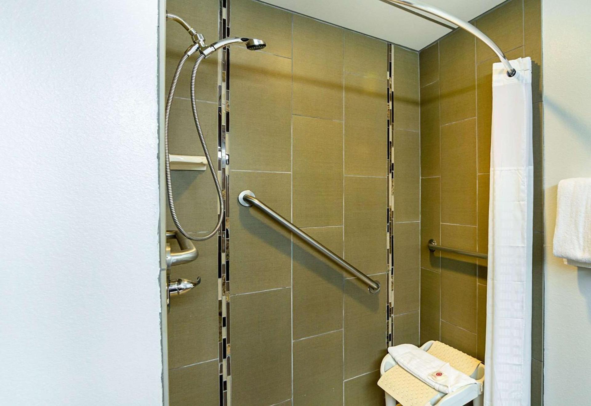 Quality Suites Lubbock Southwest photo 6