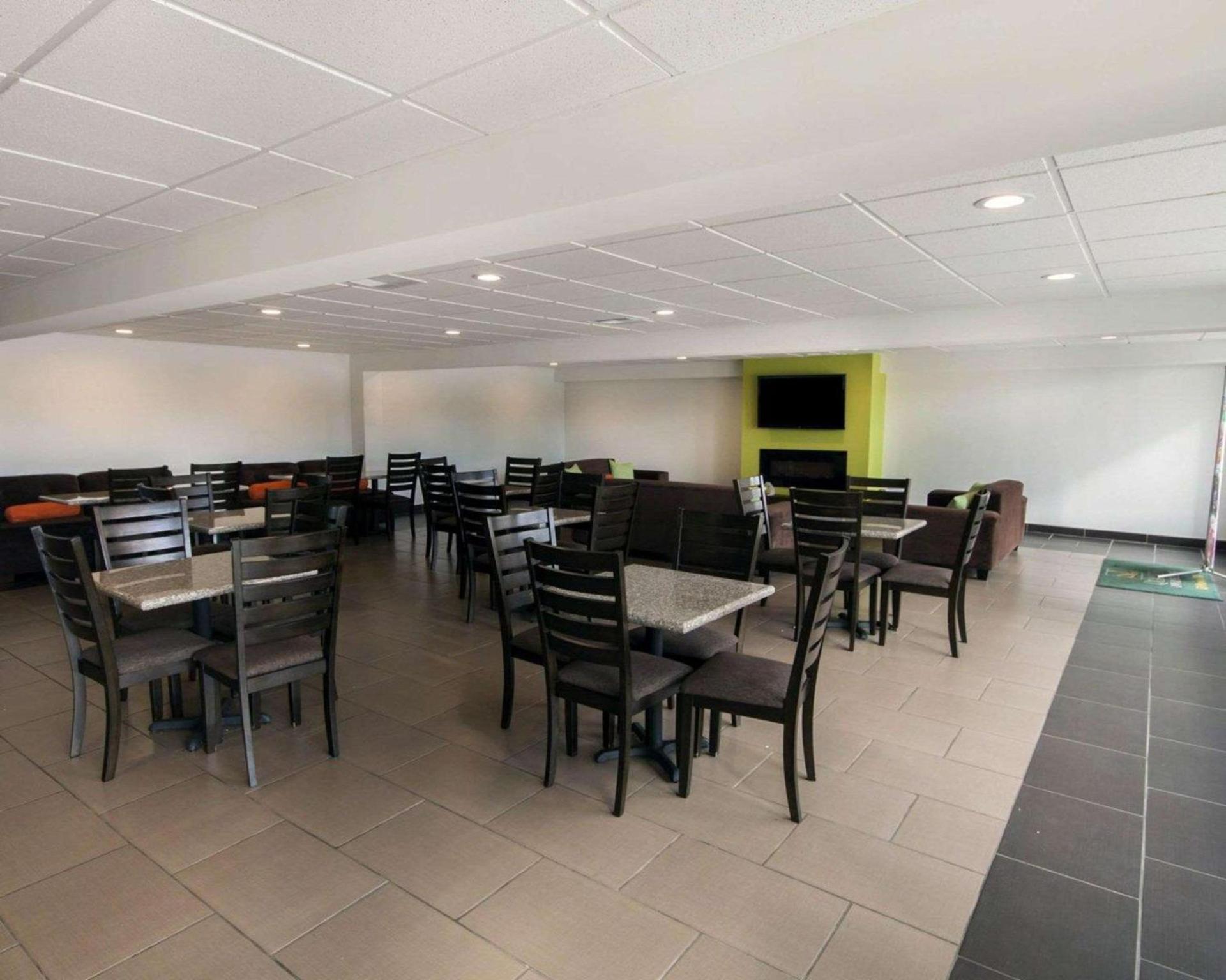 Quality Inn & Suites Airport photo 19