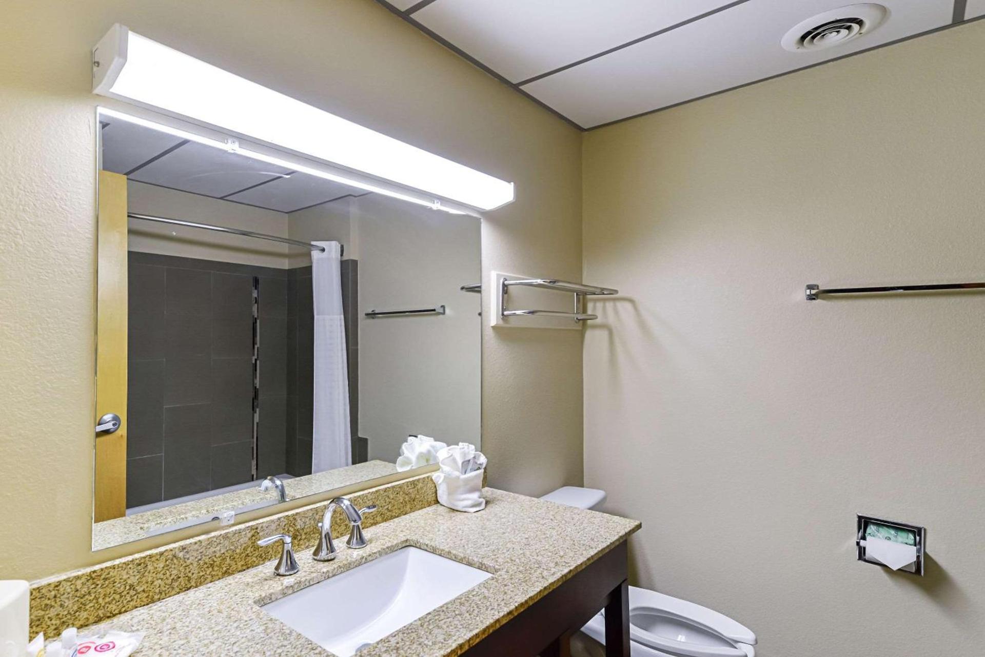 Quality Suites Lubbock Southwest photo 13