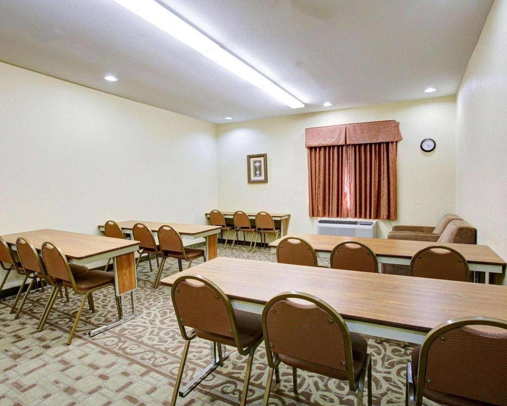 Comfort Suites Brenham photo 14