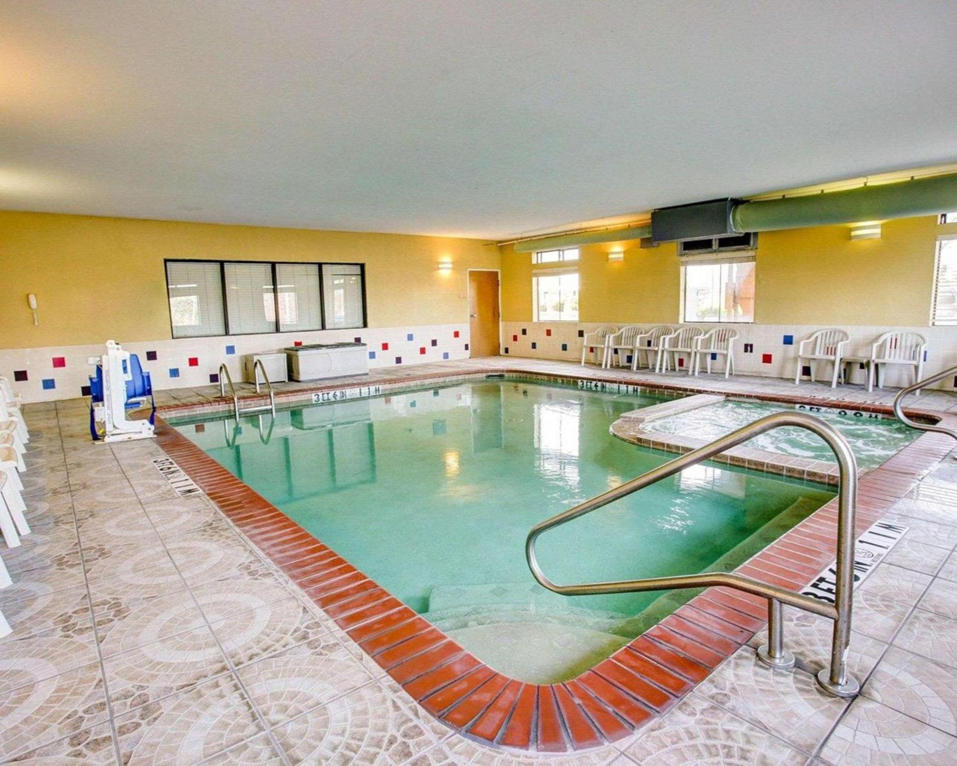 Comfort Suites Brenham photo 15
