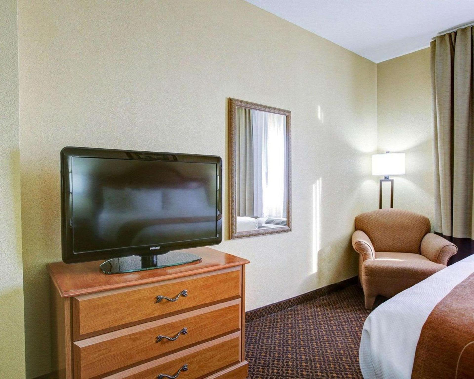 Comfort Suites Brenham photo 16