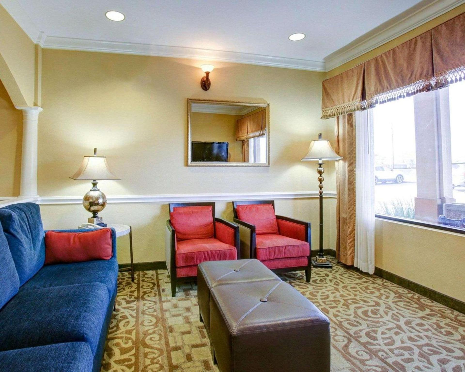 Comfort Suites Brenham photo 19